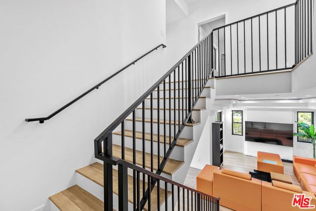 5152 Etiwanda Avenue, Tarzana, CA 91356