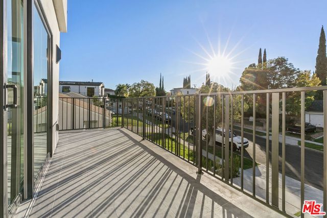 5152 Etiwanda Avenue, Tarzana, CA 91356