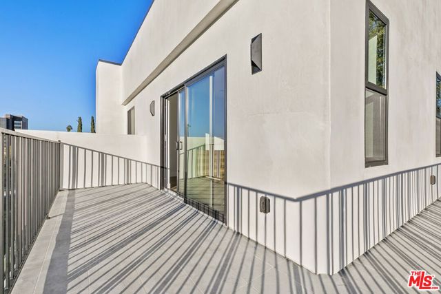 5152 Etiwanda Avenue, Tarzana, CA 91356