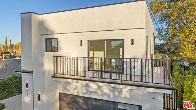 5152 Etiwanda Avenue, Tarzana, CA 91356