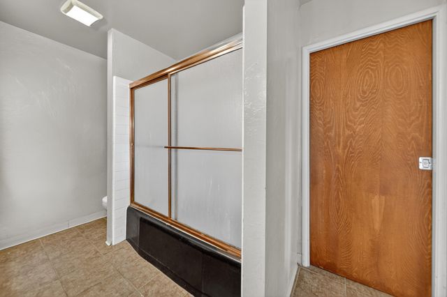 202 W Gail Avenue, Tulare, CA 93274
