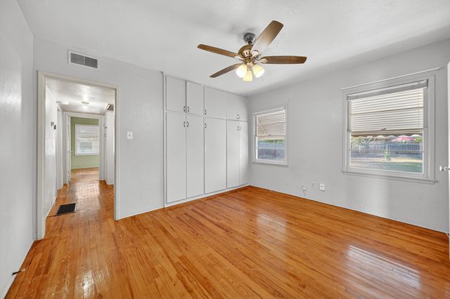 202 W Gail Avenue, Tulare, CA 93274