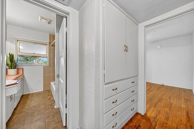 202 W Gail Avenue, Tulare, CA 93274