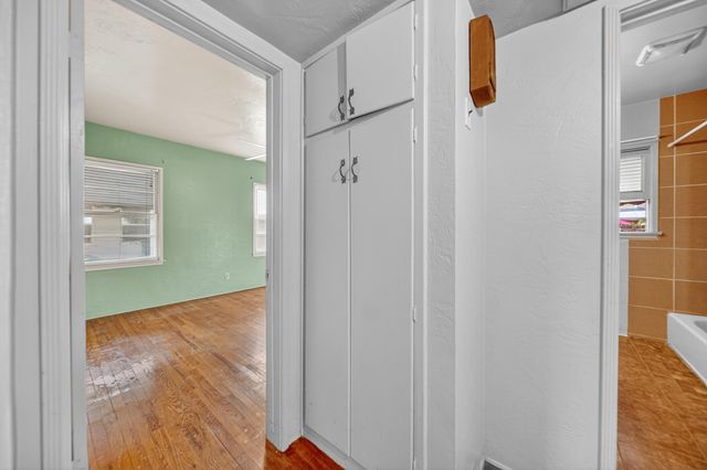 202 W Gail Avenue, Tulare, CA 93274