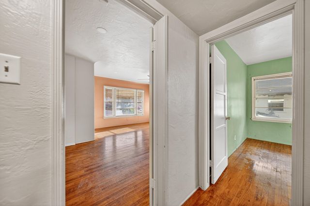 202 W Gail Avenue, Tulare, CA 93274