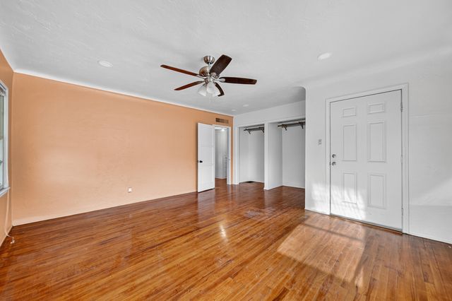 202 W Gail Avenue, Tulare, CA 93274