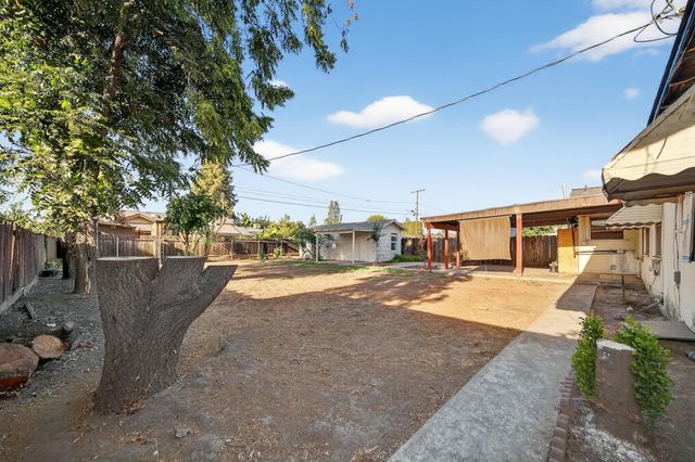 202 W Gail Avenue, Tulare, CA 93274