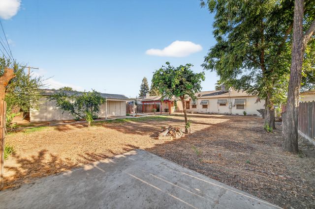202 W Gail Avenue, Tulare, CA 93274