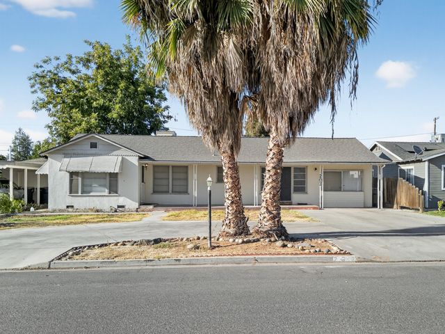 202 W Gail Avenue, Tulare, CA 93274