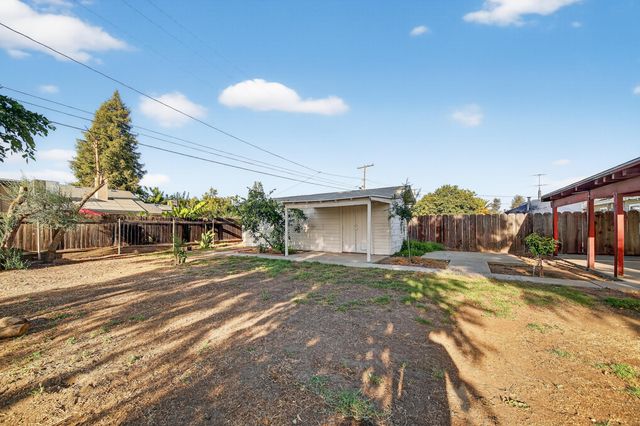 202 W Gail Avenue, Tulare, CA 93274