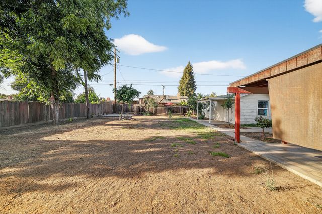 202 W Gail Avenue, Tulare, CA 93274