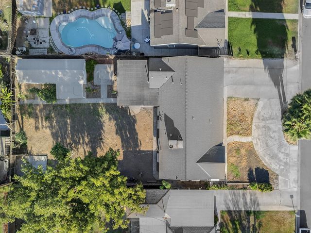 202 W Gail Avenue, Tulare, CA 93274
