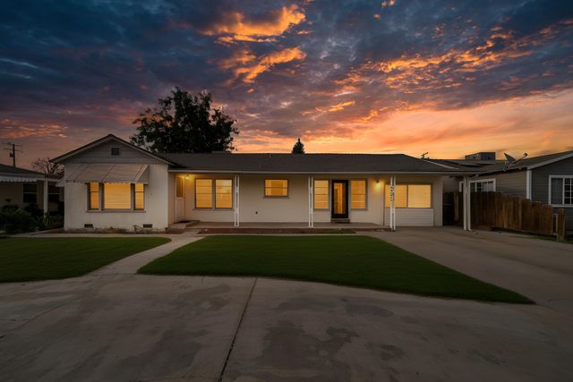 202 W Gail Avenue, Tulare, CA 93274
