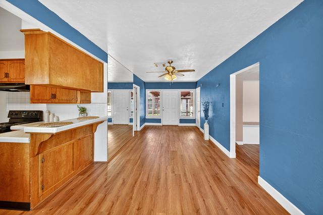 202 W Gail Avenue, Tulare, CA 93274