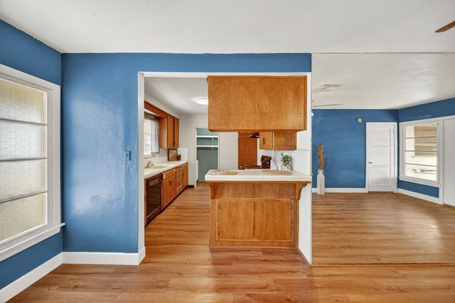 202 W Gail Avenue, Tulare, CA 93274