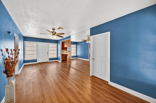 202 W Gail Avenue, Tulare, CA 93274