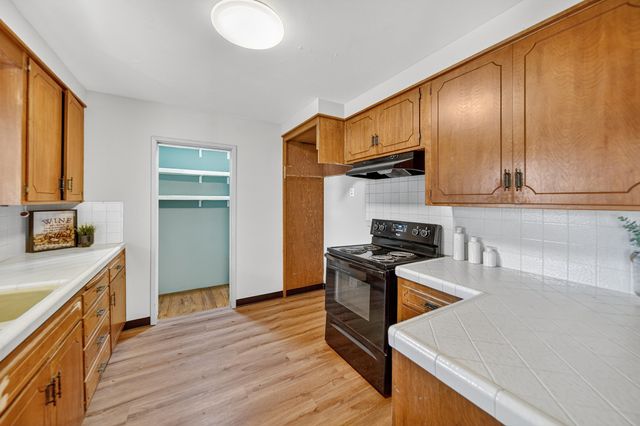 202 W Gail Avenue, Tulare, CA 93274