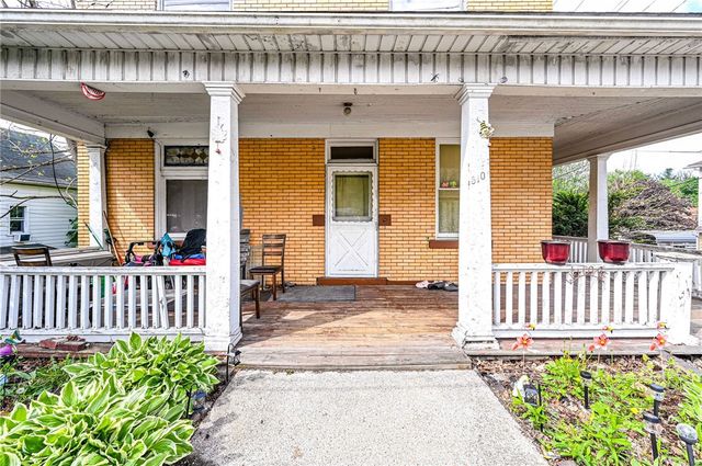 310 Harrison Ave, Jeannette, PA 15644