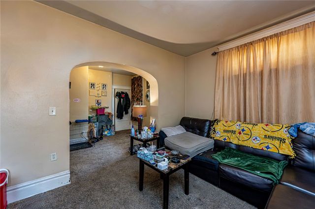 310 Harrison Ave, Jeannette, PA 15644