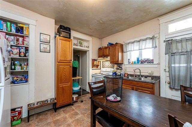 310 Harrison Ave, Jeannette, PA 15644