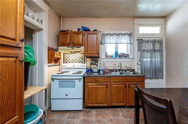 310 Harrison Ave, Jeannette, PA 15644