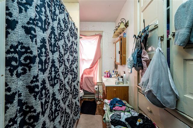 310 Harrison Ave, Jeannette, PA 15644