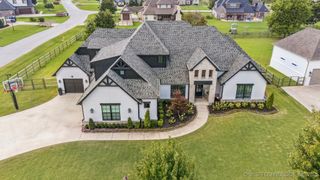 19236 E Twin Creeks Drive, Owasso, OK 74015