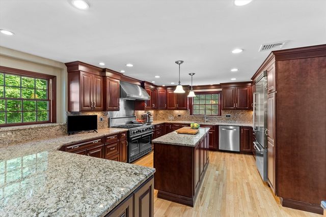111 Herrick Rd, Boxford, MA 01921