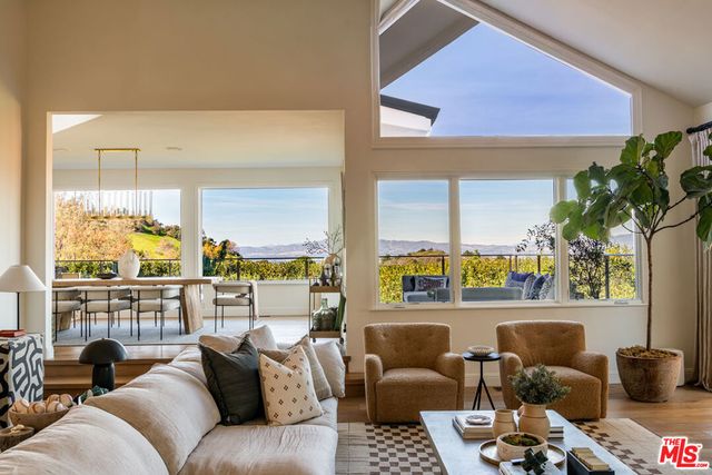 12047 Summit Circle, Beverly Hills, CA 90210