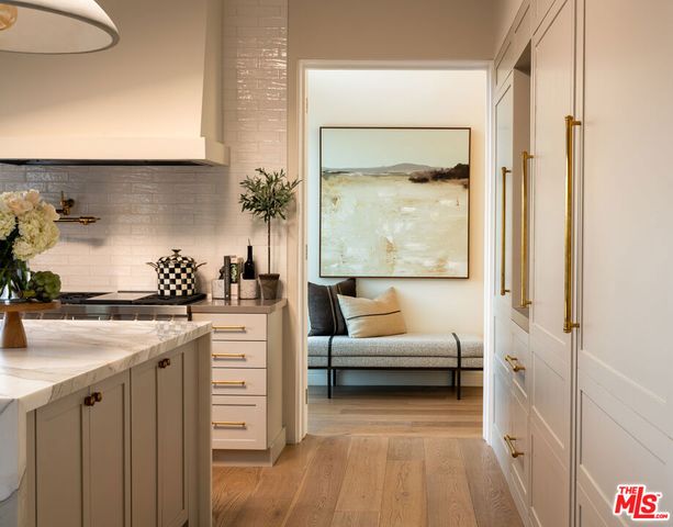 12047 Summit Circle, Beverly Hills, CA 90210