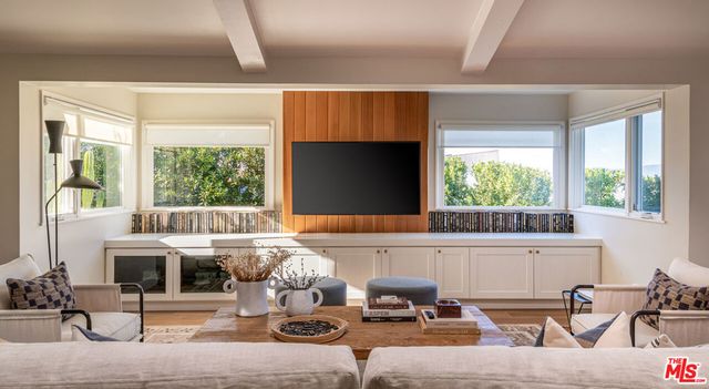 12047 Summit Circle, Beverly Hills, CA 90210