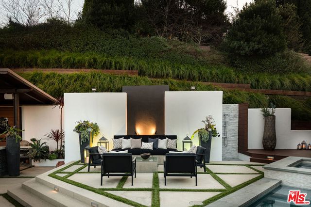 12047 Summit Circle, Beverly Hills, CA 90210