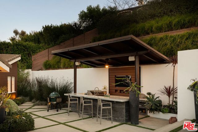 12047 Summit Circle, Beverly Hills, CA 90210