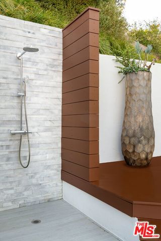 12047 Summit Circle, Beverly Hills, CA 90210