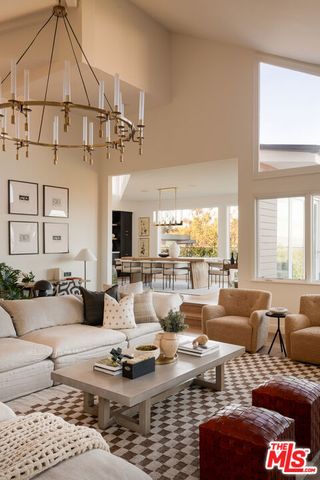 12047 Summit Circle, Beverly Hills, CA 90210