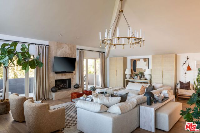 12047 Summit Circle, Beverly Hills, CA 90210