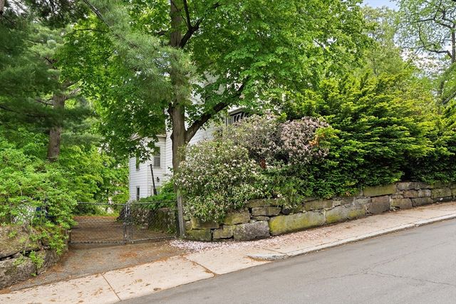 212 Chestnut Ave, Boston, MA 02130