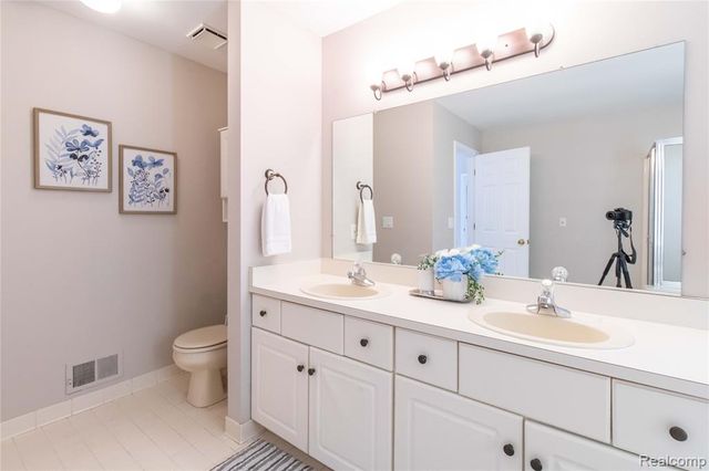 4070 Blue Heron Drive, Auburn Hills, MI 48326