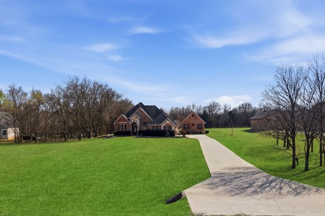 212 Green Meadow Court, Gunter, TX 75058