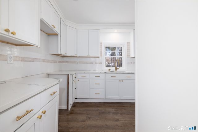 6 Waterbury Road, North Haven, CT 06473