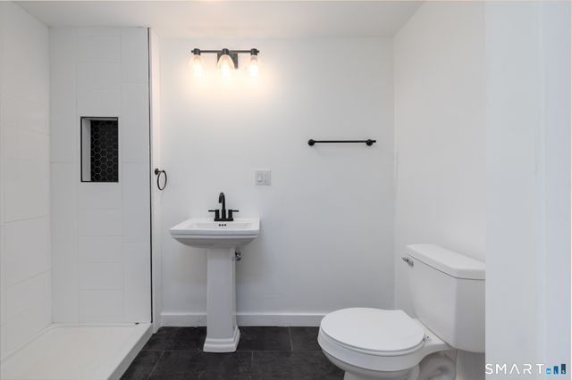 6 Waterbury Road, North Haven, CT 06473