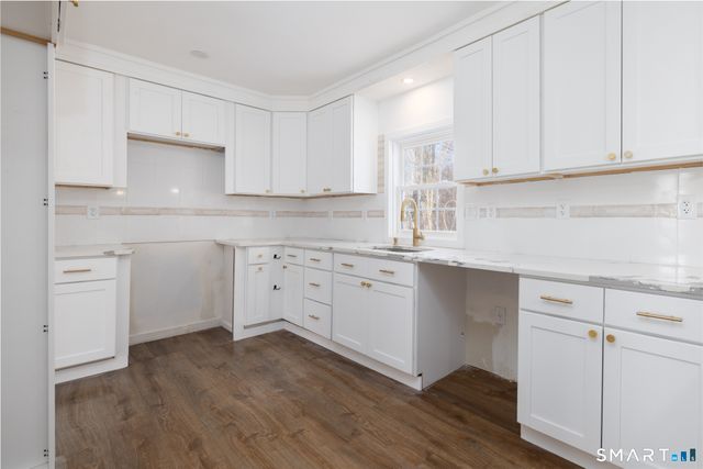 6 Waterbury Road, North Haven, CT 06473