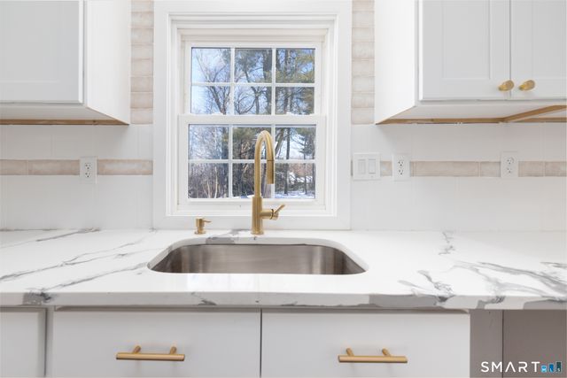 6 Waterbury Road, North Haven, CT 06473