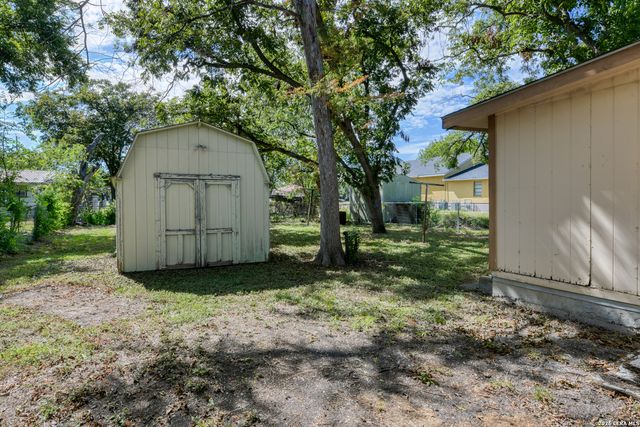 2065 W MILL ST, New Braunfels, TX 78130