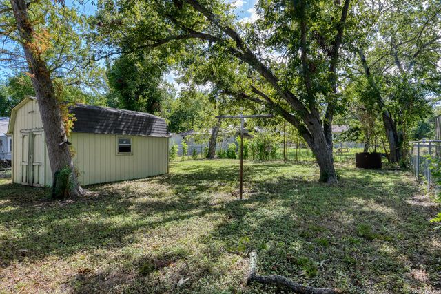 2065 W MILL ST, New Braunfels, TX 78130