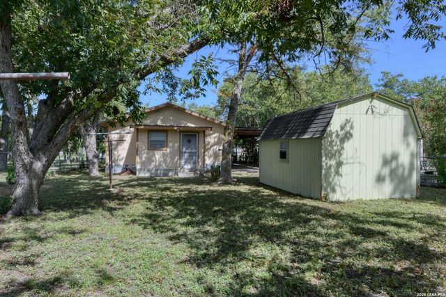 2065 W MILL ST, New Braunfels, TX 78130