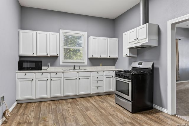2065 W MILL ST, New Braunfels, TX 78130