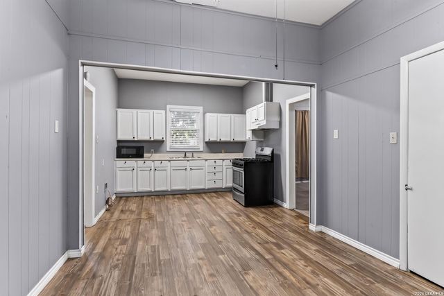 2065 W MILL ST, New Braunfels, TX 78130