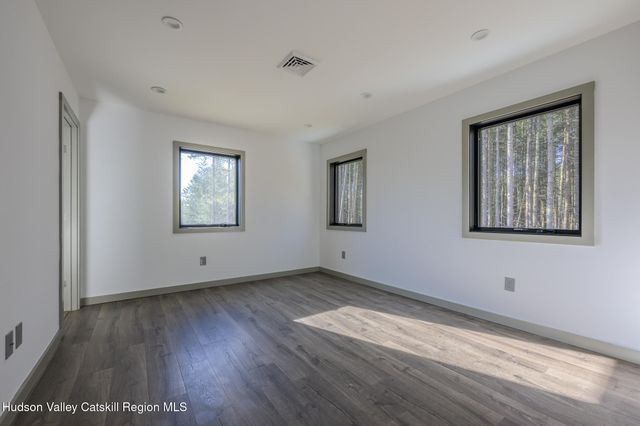 30 Ridge Lane, Hillsdale, NY 12529