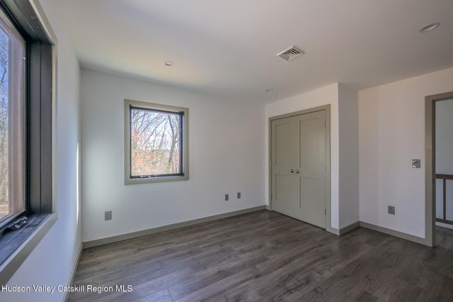 30 Ridge Lane, Hillsdale, NY 12529